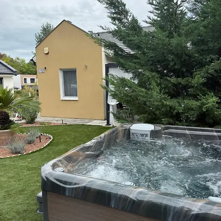 Fehér Lótusz Balatonföldvár