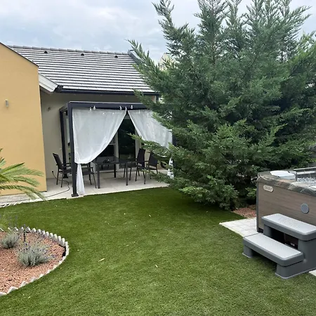 Fehér Lótusz Apartman